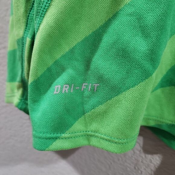 Nike Dry fit pullover womens sweatshirt. - Picture 4 of 5